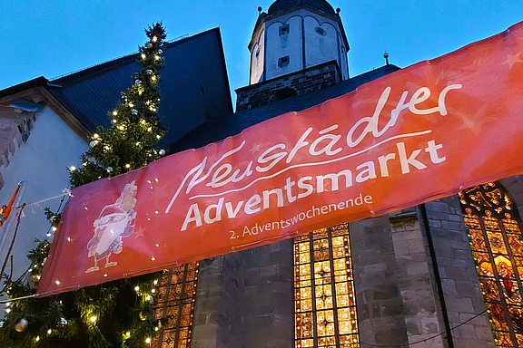 adventsmarkt-banner-baum-kirche_c_SNO.jpg  